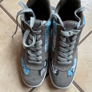 True Craft Jen’s Stylish Women's Sneakers in Gray and Blue